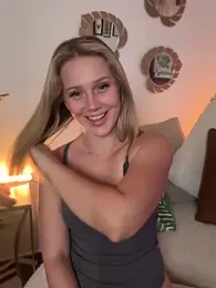 lexi_luv — Stripchat stream photo (Apr 2026)