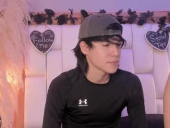 daphne_and_roger — chaturbateでウェブカムモデルオンライン