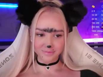 blond_diamond — Chaturbate stream photo (Aug 2026)