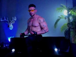 Dennis Cox — flirt4freeでウェブカムモデルオンライン