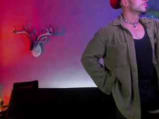 Dennis Cox — flirt4freeでウェブカムモデルオンライン