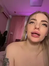 HugeBoobsAlice — Stripchat stream photo (Mar 2026)