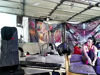KRYZTALYNXXX — Stripchat stream photo (Aug 2025)