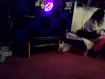 KRYZTALYNXXX — Stripchat stream photo (May 2025)