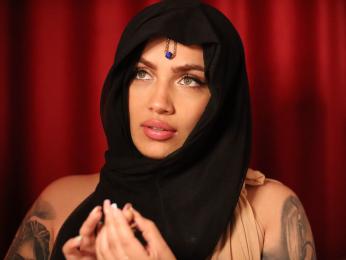 LuciaLyone — Livejasmin stream photo (Apr 2025)