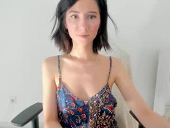 crystalnut — Chaturbate stream photo (Apr 2026)