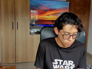 Alan Gonz — flirt4free