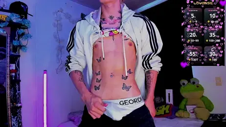 juniior_2311_ — Stripchat stream photo (Aug 2025)