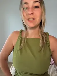 Capucine-Bellova — Stripchat stream photo (Aug 2026)