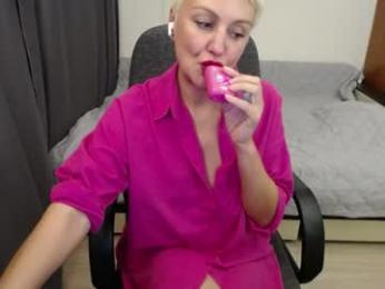 women_pleasures — Chaturbate stream photo (Aug 2026)