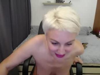 women_pleasures — Chaturbate stream photo (Aug 2026)