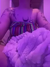 queenlo_xxx — Stripchat stream photo (Dec 2024)