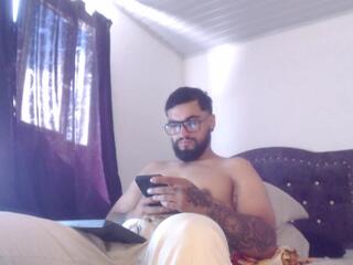 Chrys Harris — flirt4free