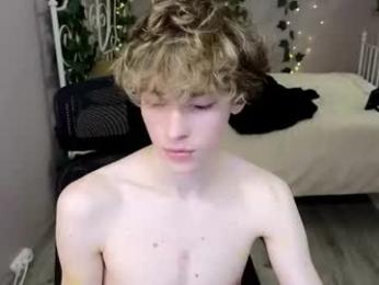 curly_twinkboy — chaturbateでウェブカムモデルオンライン