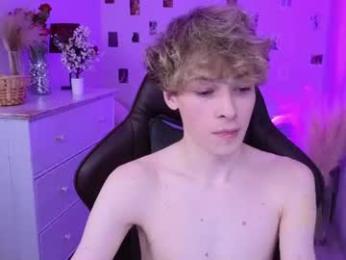 curly_twinkboy — chaturbate