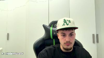 Hank_04 — Cam4 stream photo (Dec 2025)