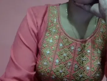 AVNI09- — Stripchat stream photo (Nov 2023)