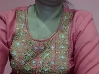 AVNI09- — Stripchat stream photo (Nov 2023)