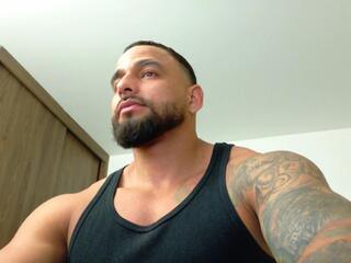 Gianni Vitale — flirt4freeでウェブカムモデルオンライン