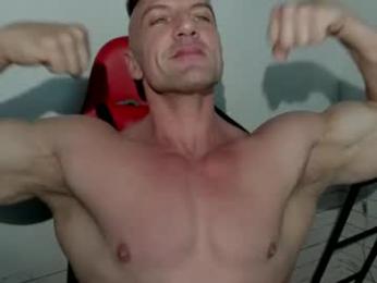 fuckinghotman — chaturbateでウェブカムモデルオンライン