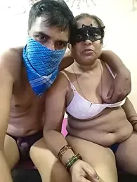 Bhabhiannuxxx — Stripchat stream photo (Aug 2026)