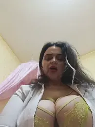 hugebobbs — Stripchat stream photo (May 2026)