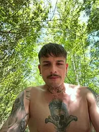 D3V0Z — stripchatでウェブカムモデルオンライン