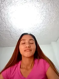 isaa- — Stripchat stream photo (Aug 2026)