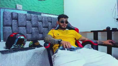 FerchoDanielxxl — Cam4 stream photo (Apr 2026)