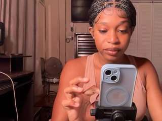 iluvsaffire-bleu — Camsoda stream photo (Apr 2026)