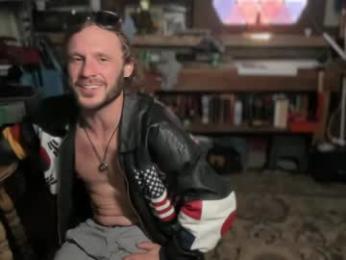 straightishd — Chaturbate stream photo (Apr 2026)