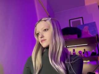 suzansmrekar — Camsoda stream photo (Apr 2026)