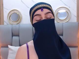 Aliah Manzur — flirt4freeでウェブカムモデルオンライン