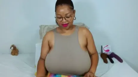 YummyEbonyTits — Stripchat stream photo (Nov 2023)