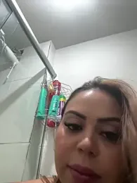 lariic — Stripchat stream photo (Mar 2026)