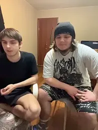 desiredude9 — stripchatでウェブカムモデルオンライン