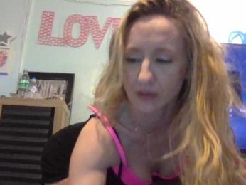MissHunyBunz69 — Bongacams stream photo (Mar 2025)