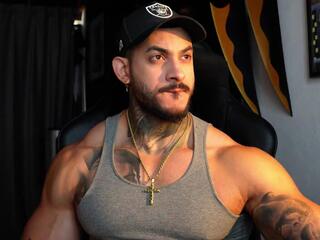 Jackson Cottonwood — flirt4freeでウェブカムモデルオンライン