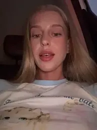 kira_mia — Stripchat stream photo (Mar 2026)