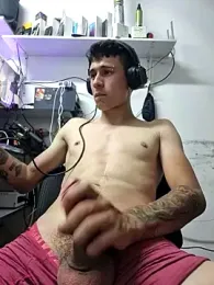 tom_latin — Stripchat stream photo (Jun 2026)