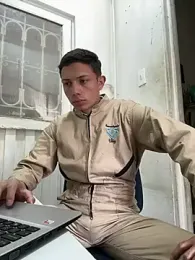 santiObrero — Stripchat stream photo (Apr 2026)