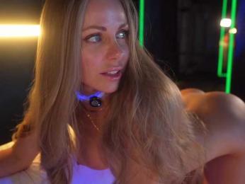 EvaFashionista — bongacamsでウェブカムモデルオンライン