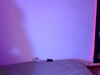 michellepetitte — Chaturbate stream photo (Apr 2026)