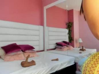 laurabigtits — Chaturbate stream photo (Apr 2026)