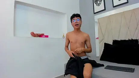 adams_bobby — Stripchat stream photo (Apr 2026)