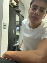 Fernandoroddd — stripchatでウェブカムモデルオンライン