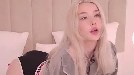 Nesolla — Stripchat stream photo (Jun 2026)