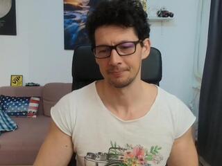 Brutus K — flirt4freeでウェブカムモデルオンライン