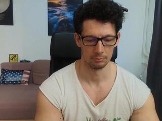 Brutus K — flirt4freeでウェブカムモデルオンライン