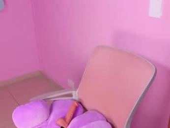 little_effy18_ — Chaturbate stream photo (Apr 2026)